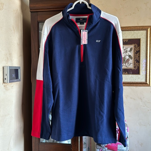 Vineyard vines Men’s large 1/2 zip. Red,white and blue. Brand new. Never worn - Picture 1 of 4